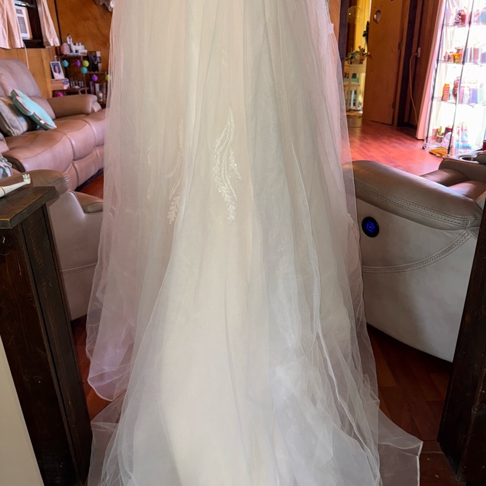 Elegant White Wedding Dress - Picture 8 of 13